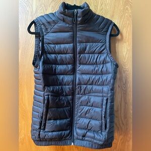 Men’s Bershka black lightweight puffer vest, like new, size small